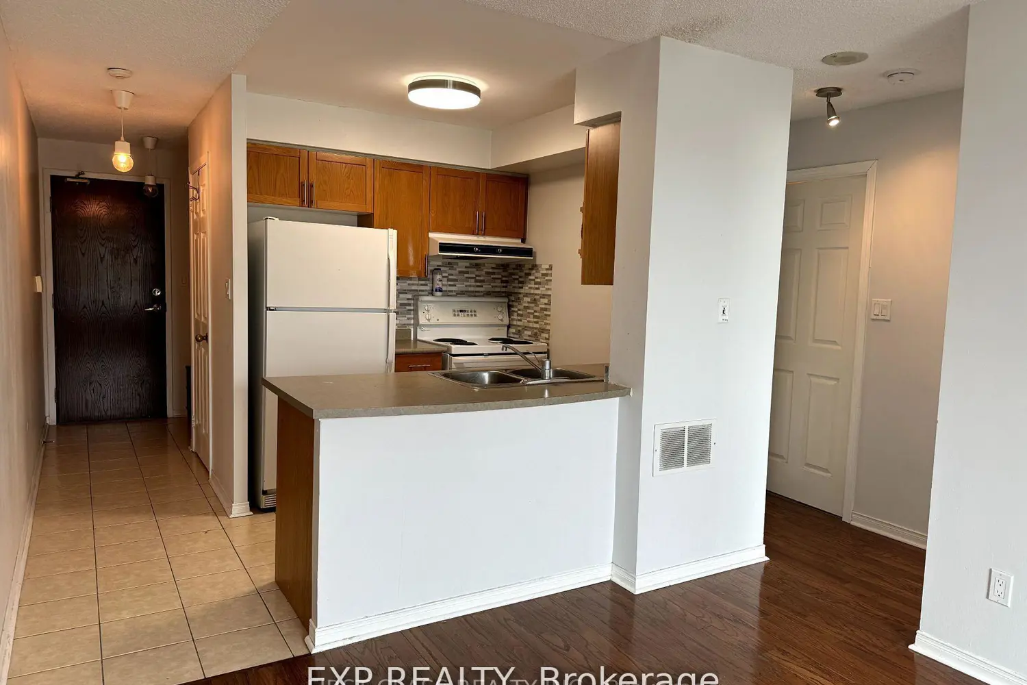 51 Baffin Crescent 301 photo 3