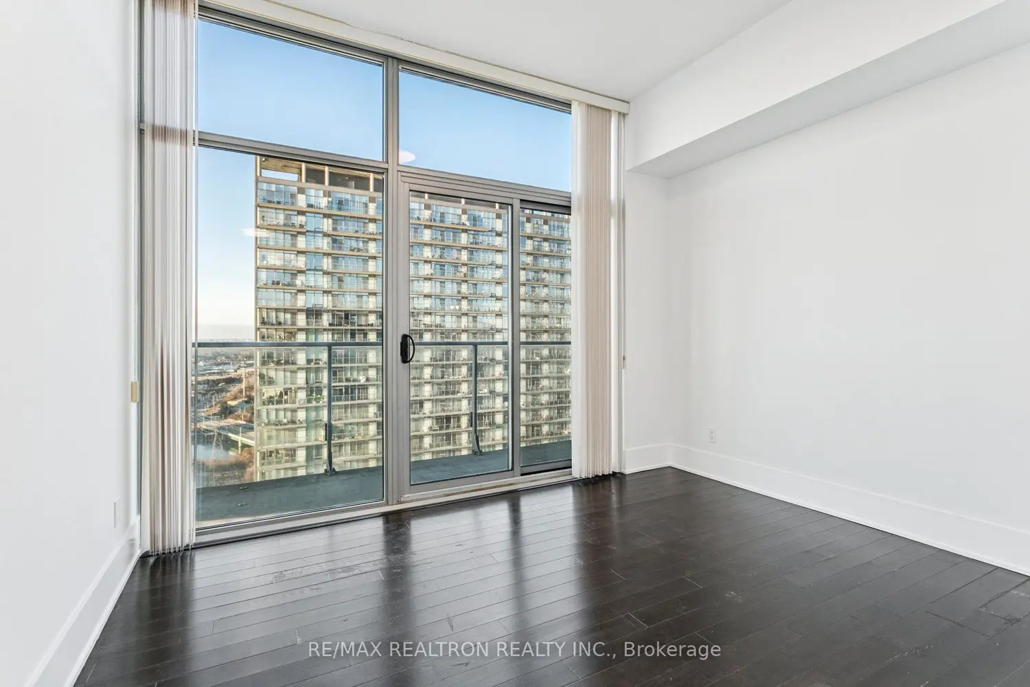 Additional image 11 of 103 The Queensway 2805