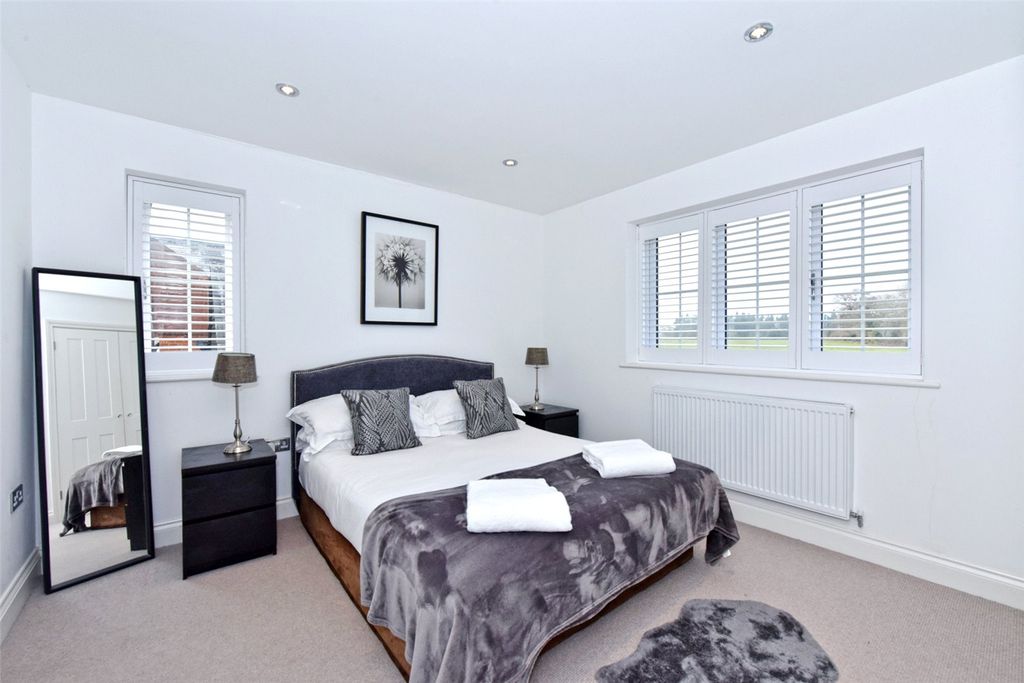 Additional image 10 of 4 bed detached house to rentBinfield Heath, Henley-On-Thames, Oxfordshire RG9
