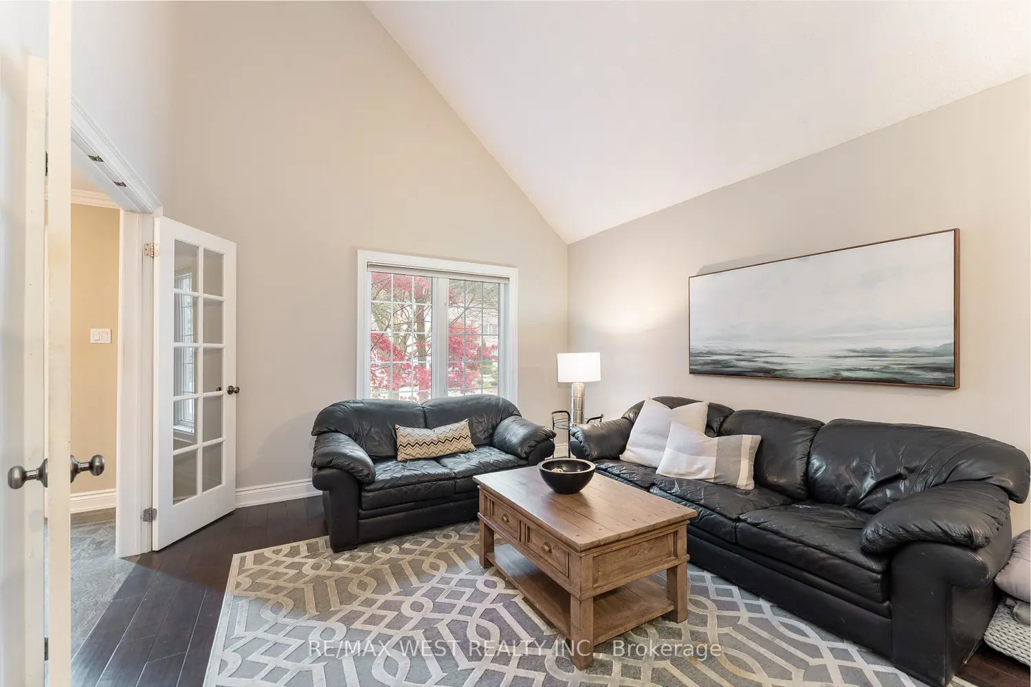 18 Harrowsmith Place photo 4