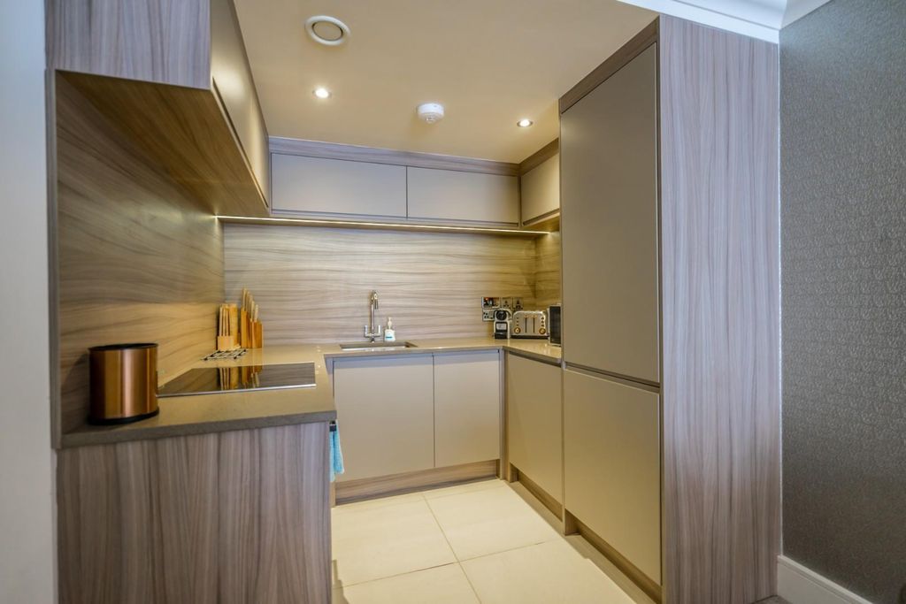 2 bed flat to rentCocoa Suites, Navigation Road, York YO1 photo 3