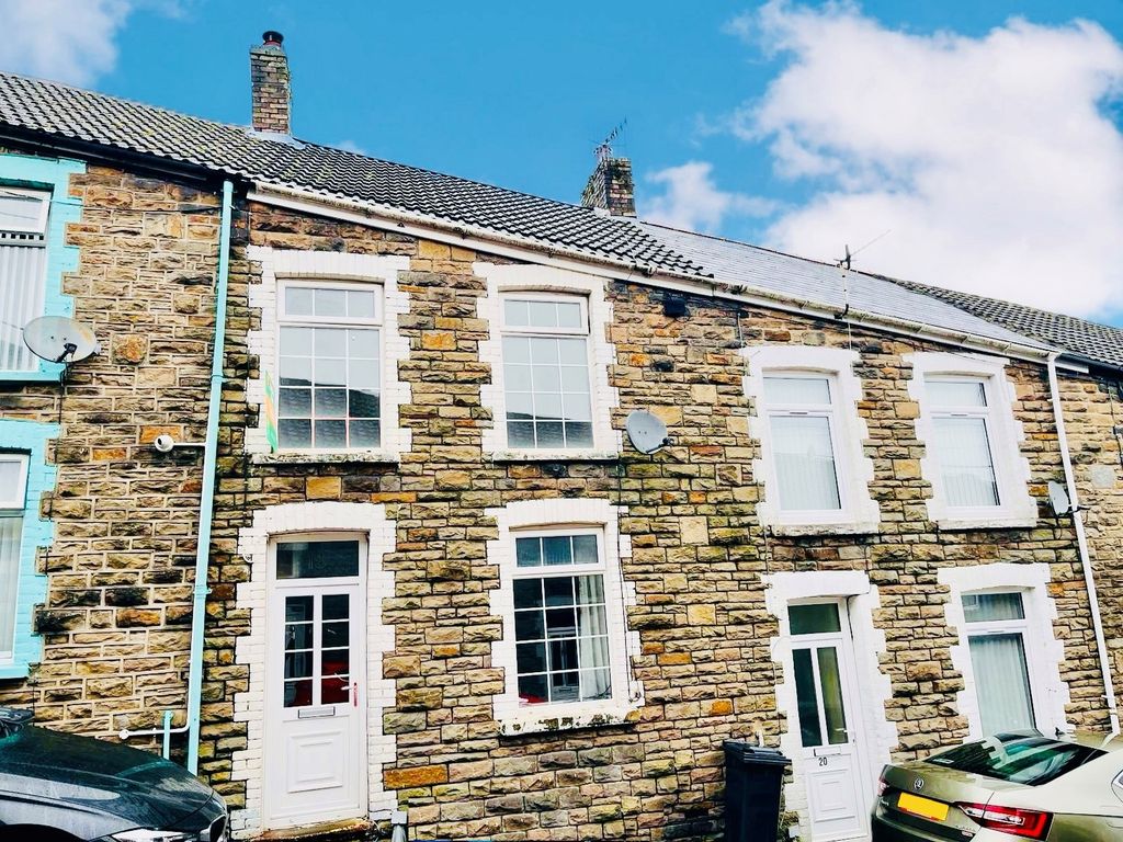 3 bed terraced house to rentEvan Street, Treharris CF46