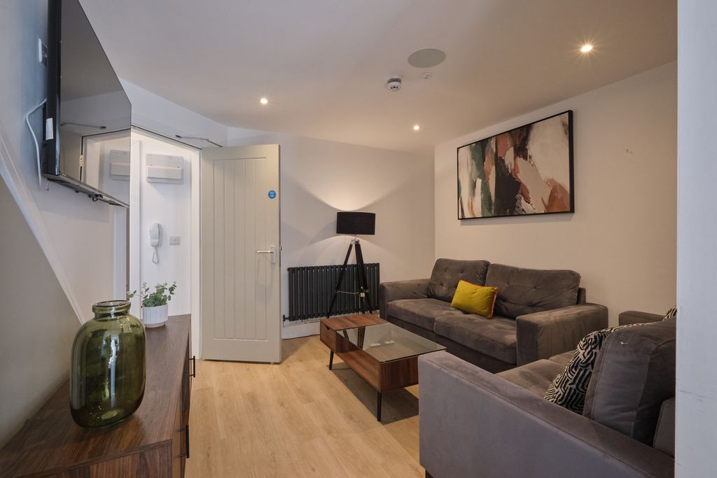 8 bed shared accommodation to rentMansel Street, Swansea SA1 photo 3