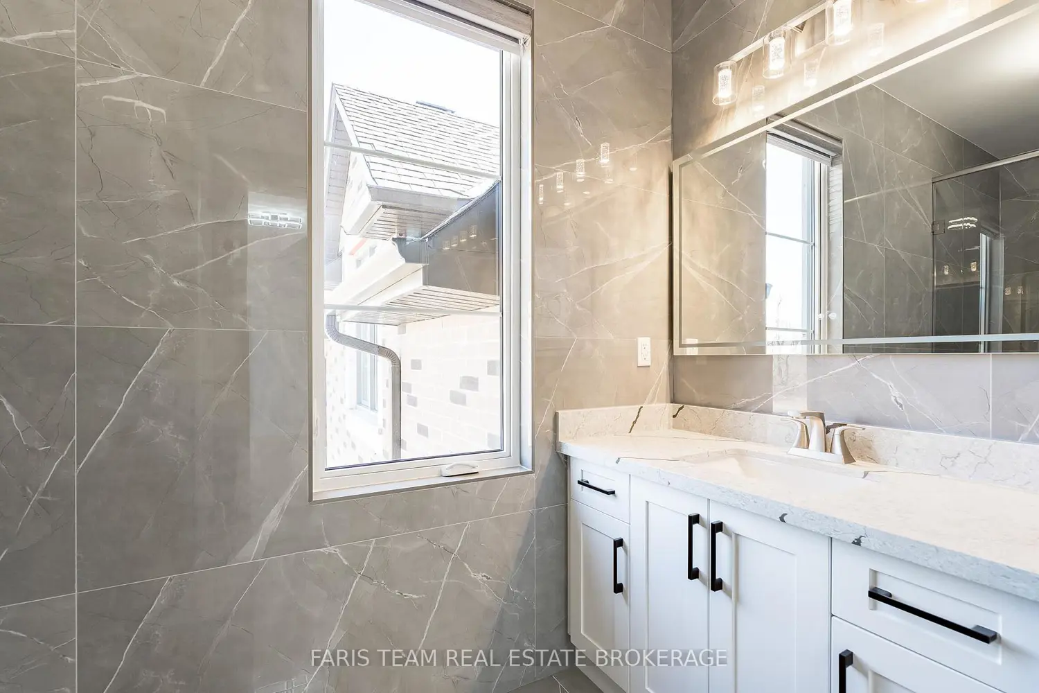 Additional image 16 of 409381 Grey Road 4