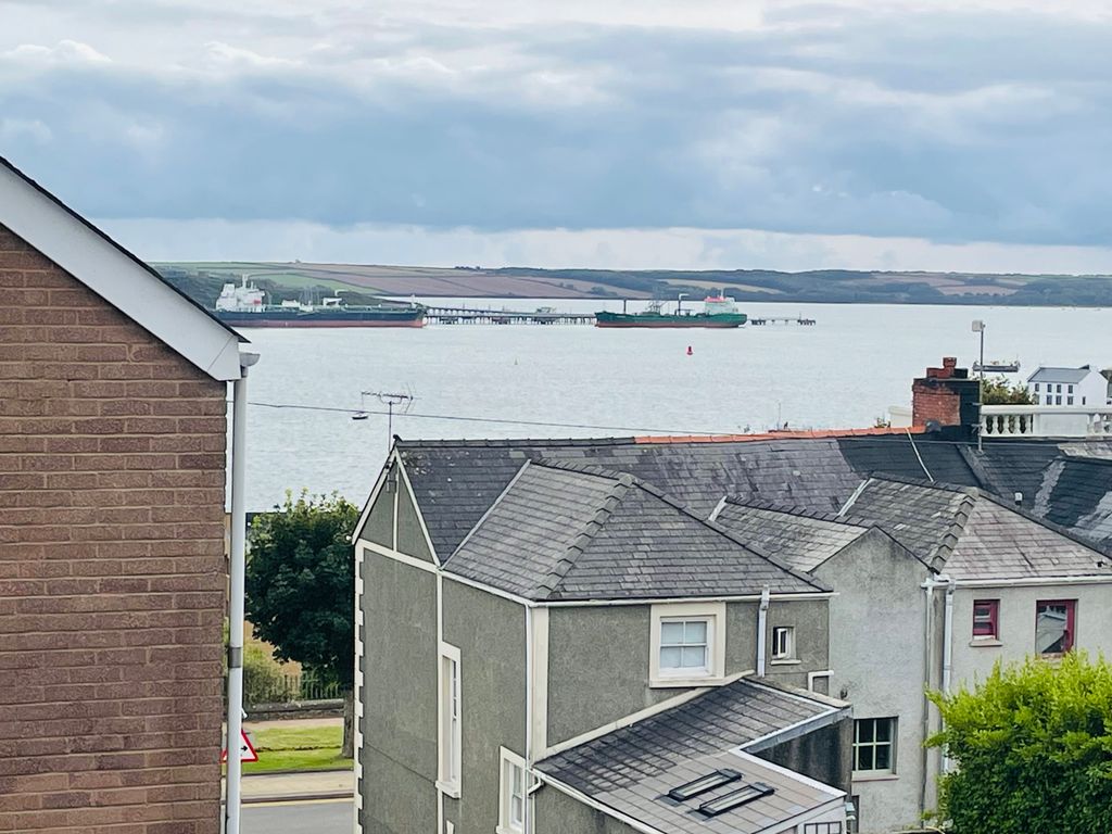 1 bed flat to rentMilford Haven SA73 photo 5
