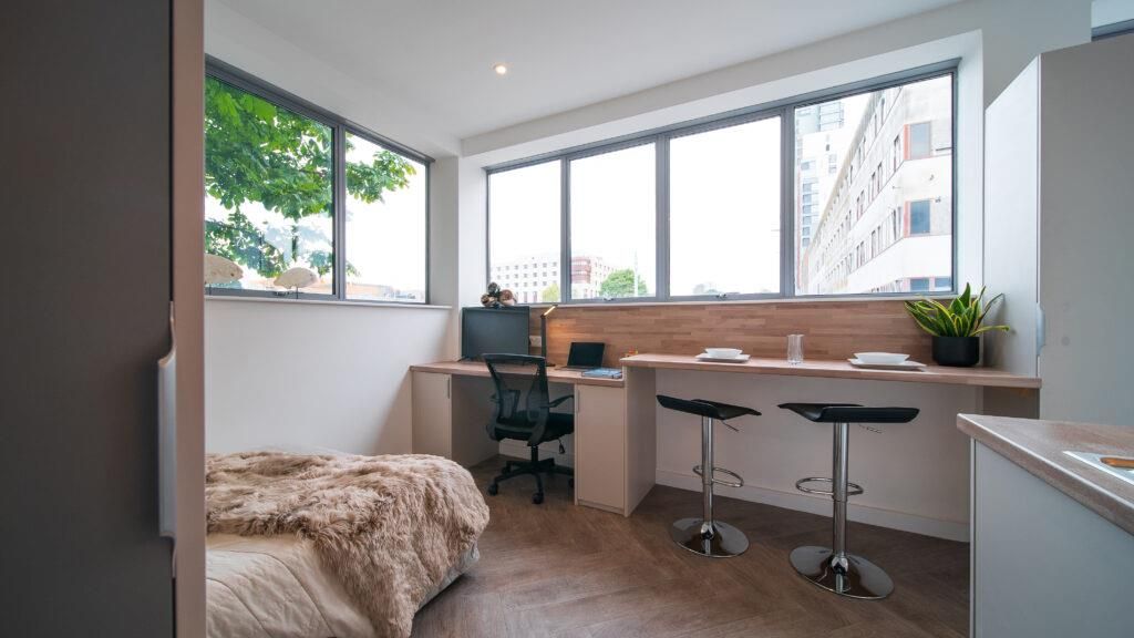 Studio to rentArmada Way, Plymouth PL1 photo 3