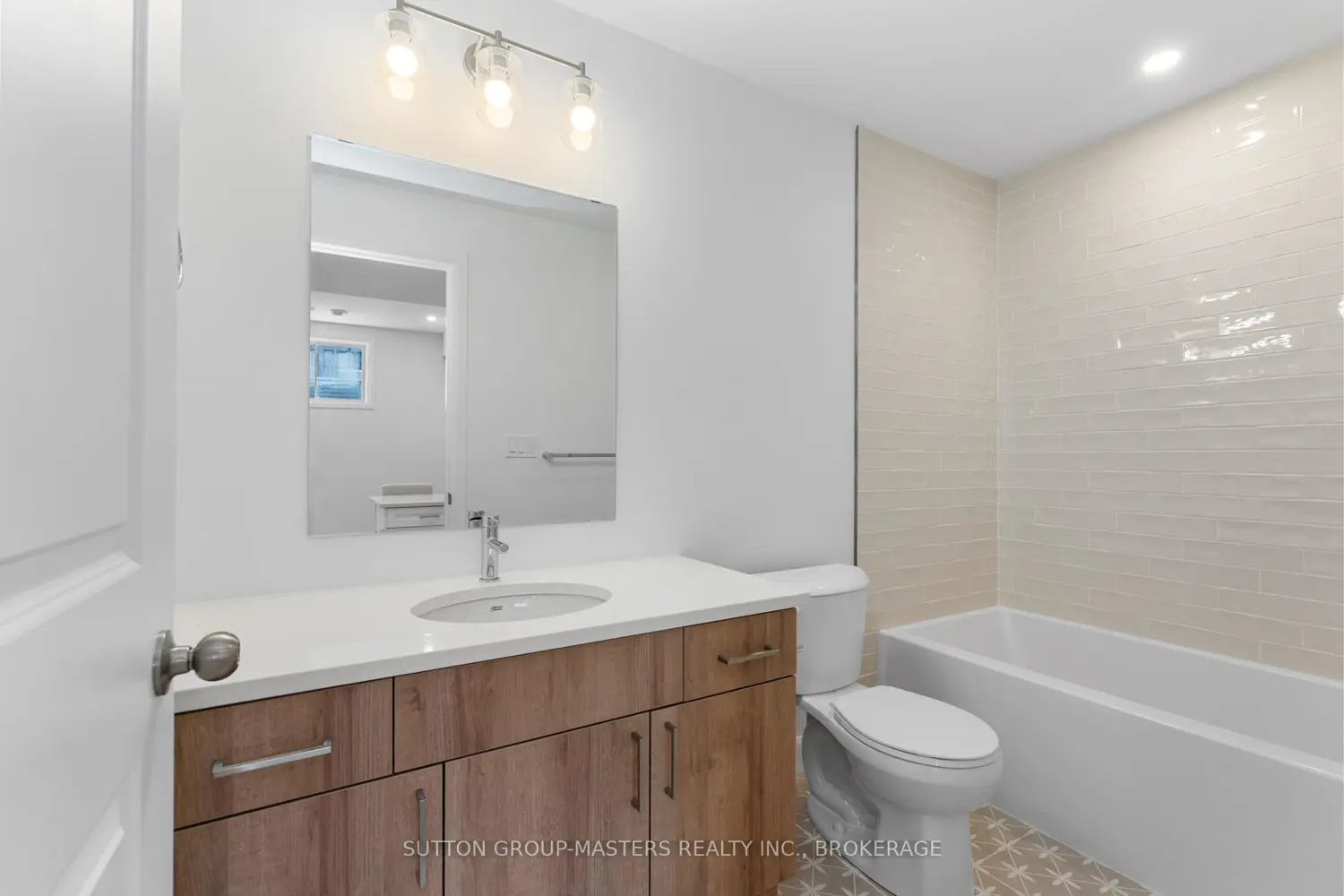 Additional image 19 of 204 Superior Drive