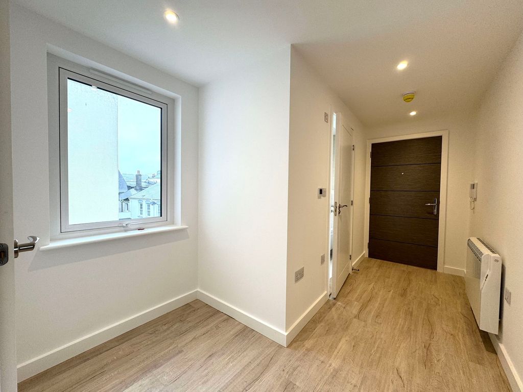 Additional image 3 of 2 bed flat to rentApt 4 5 Duhamel Place, St Helier JE2