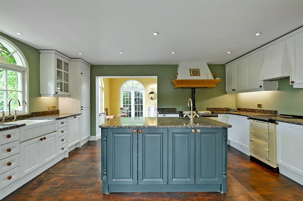 Additional image 8 of 5 bed detached house to rentHighmoor Cross, Henley-On-Thames, Oxfordshire RG9