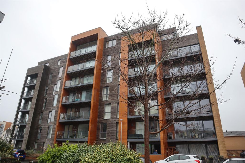 Additional image 2 of 2 bed flat to rentNewfoundland Way, Portishead, Bristol BS20