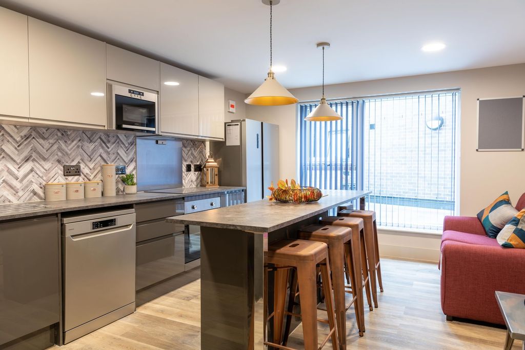 6 bed flat to rentGloucester Road, Bristol BS7