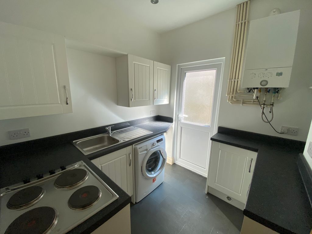 2 bed flat to rentBrooklands, Cwmavon SA12 photo 3