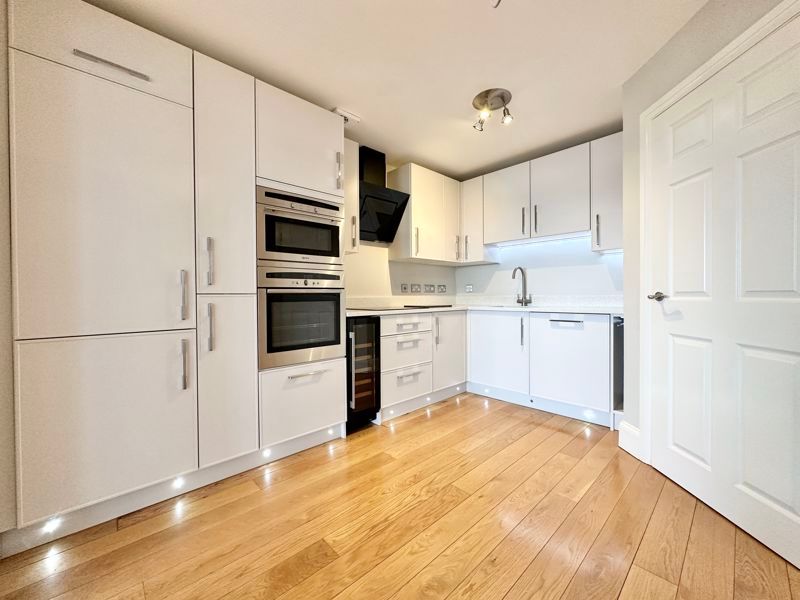 3 bed flat to rentThe Waterfront, Cleethorpes DN35 photo 5