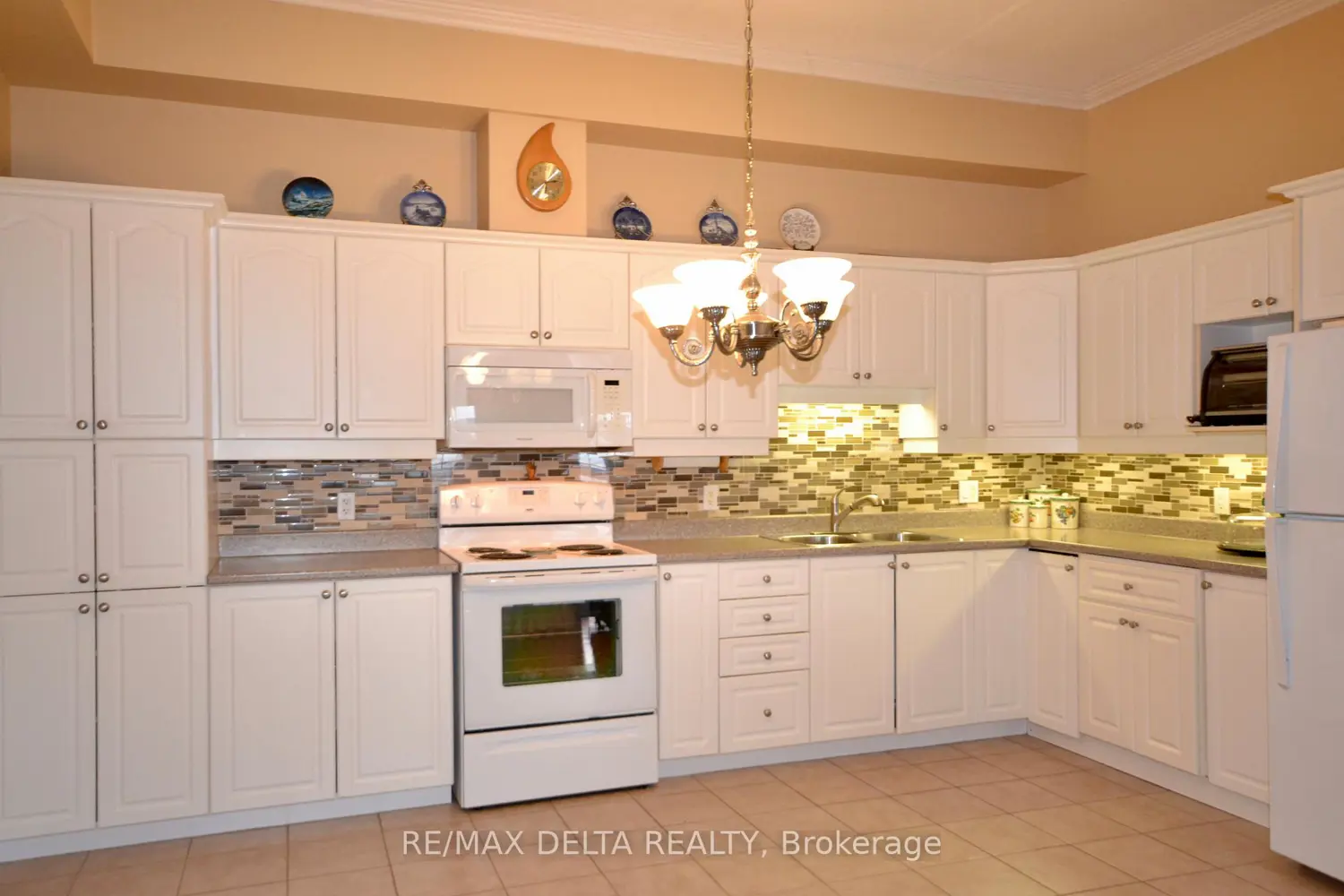 Additional image 3 of 2921 Laurier Street 407