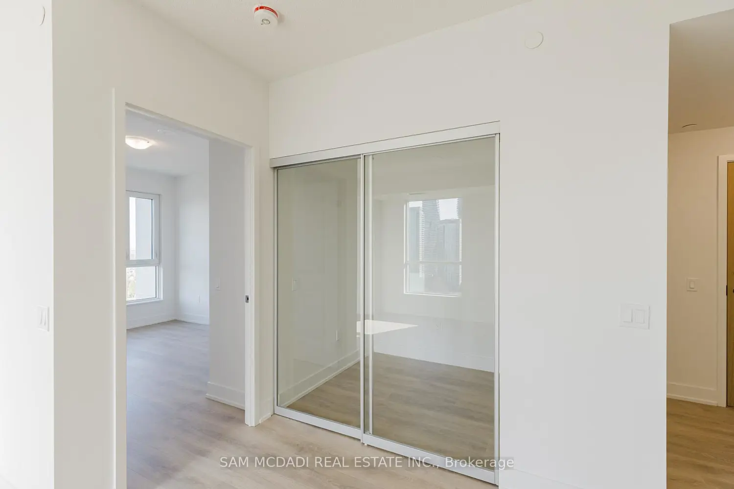 Additional image 11 of 202 Burnhamthorpe Road 2003