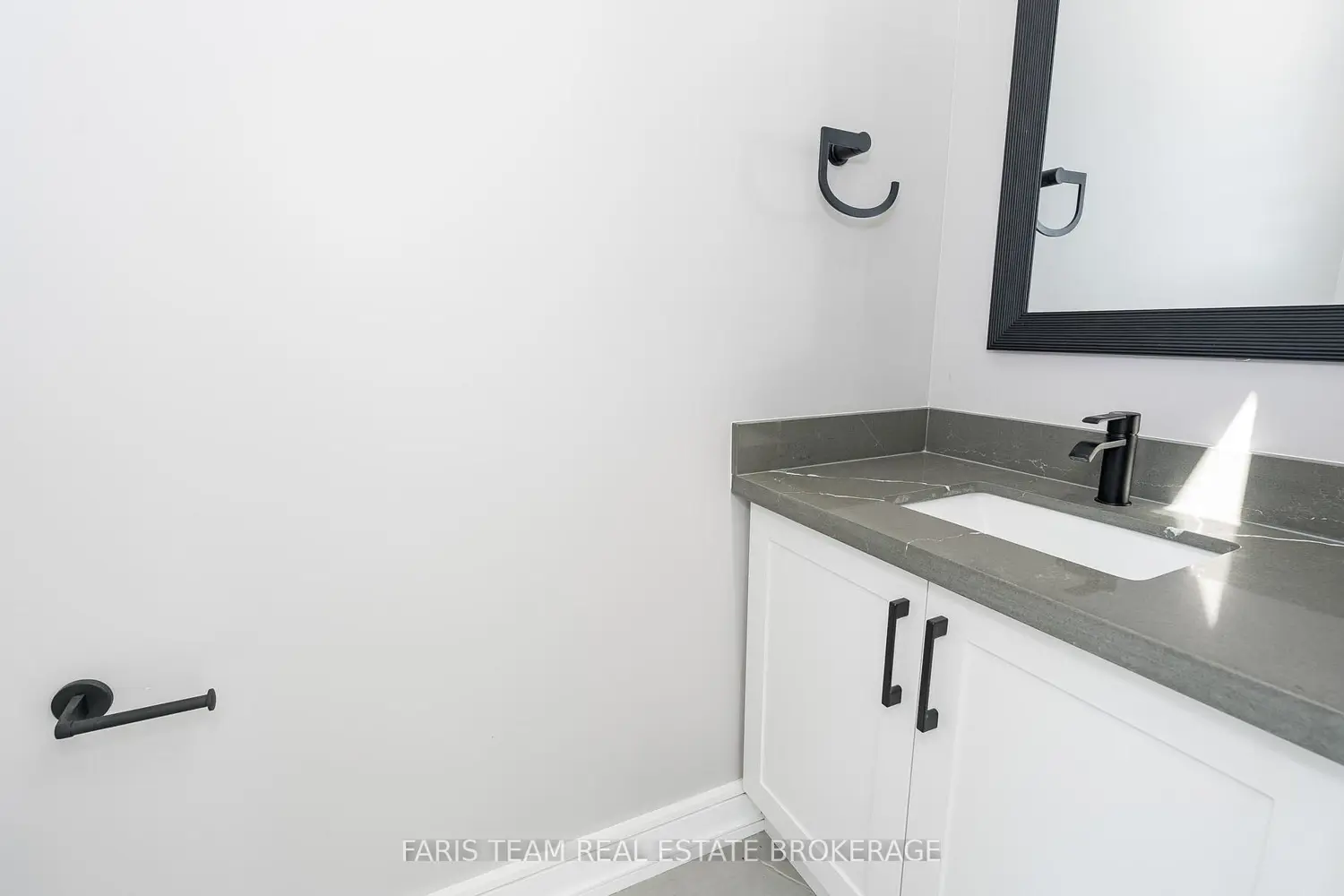 Additional image 9 of 409381 Grey Road 4