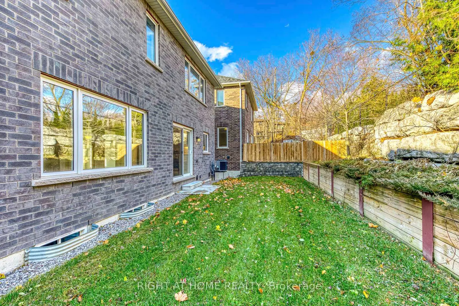 Additional image 20 of 2579 Islington Avenue