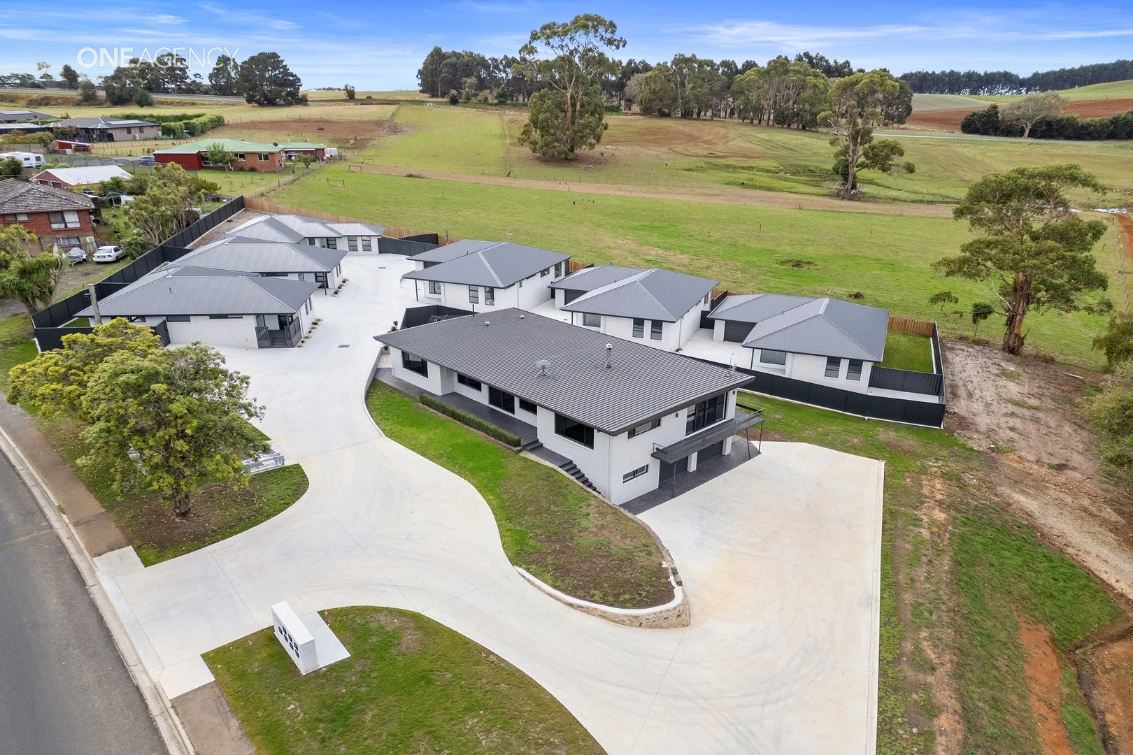 4 & 5/143 South Road, Penguin TAS 7316