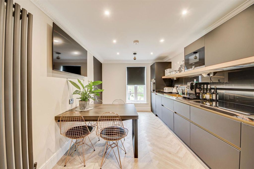 Additional image 10 of 3 bed town house to rentMarine Gate Mansions, Promenade, Southport PR9