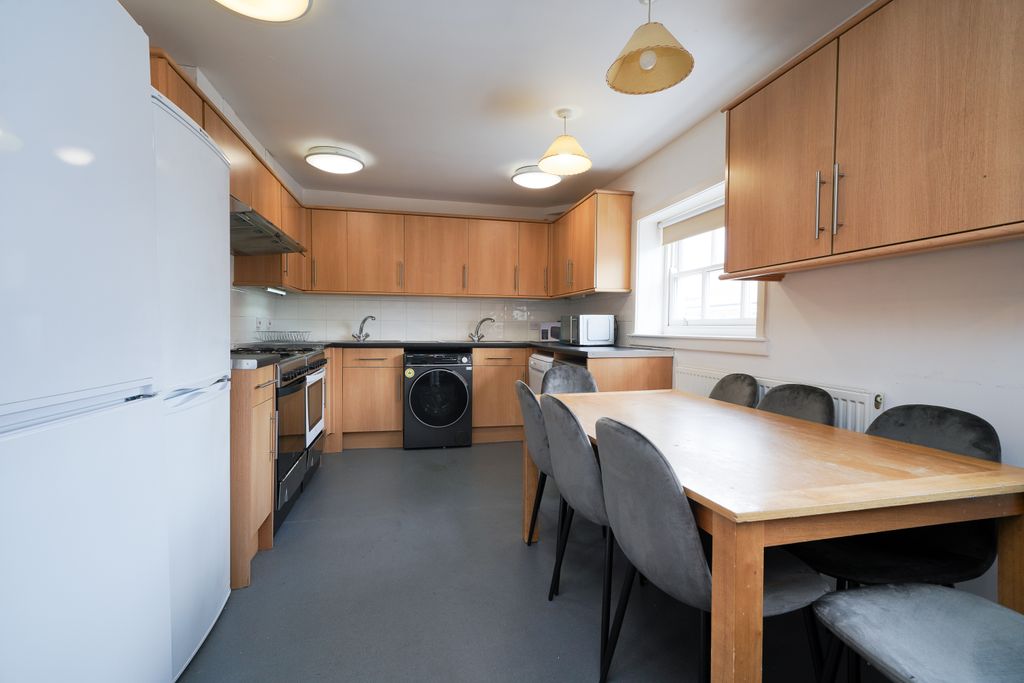 Additional image 10 of 8 bed flat to rentRegent Street, Leamington Spa CV32