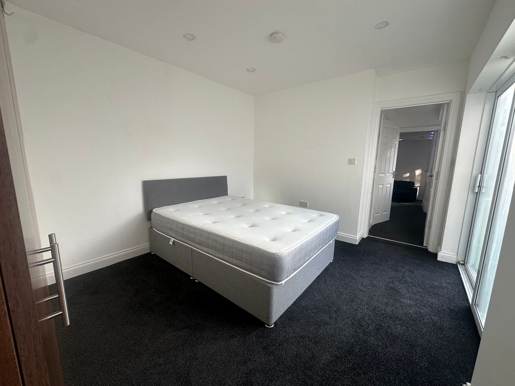 Additional image 4 of 3 bed flat to rentWestcotes Drive, Leicester LE3