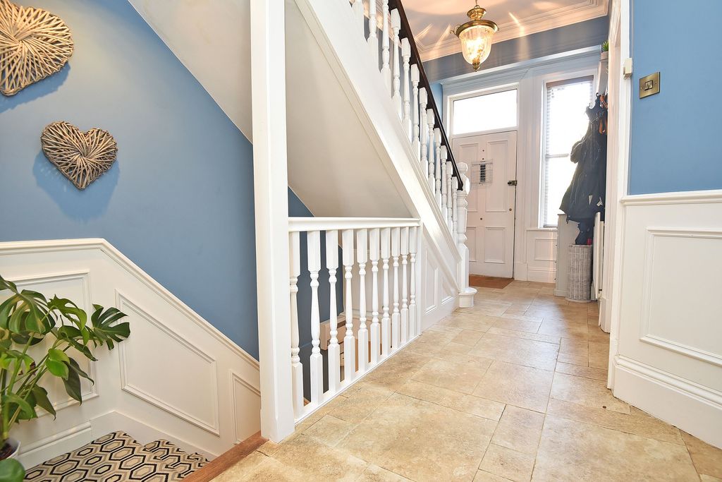 Additional image 6 of 5 bed property to rentWest End Avenue, Harrogate HG2