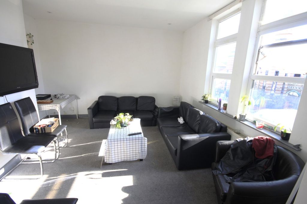 6 bed flat to rentBrudenell Road, Hyde Park, Leeds LS6