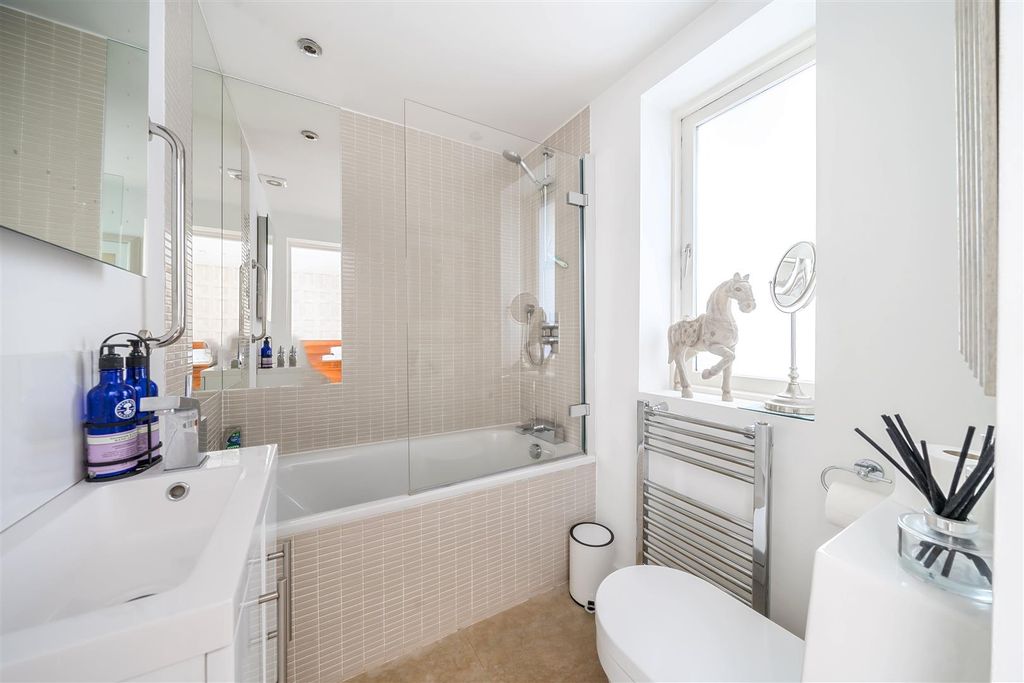 Additional image 31 of 6 bed detached house to rentPelhams Walk, Esher KT10