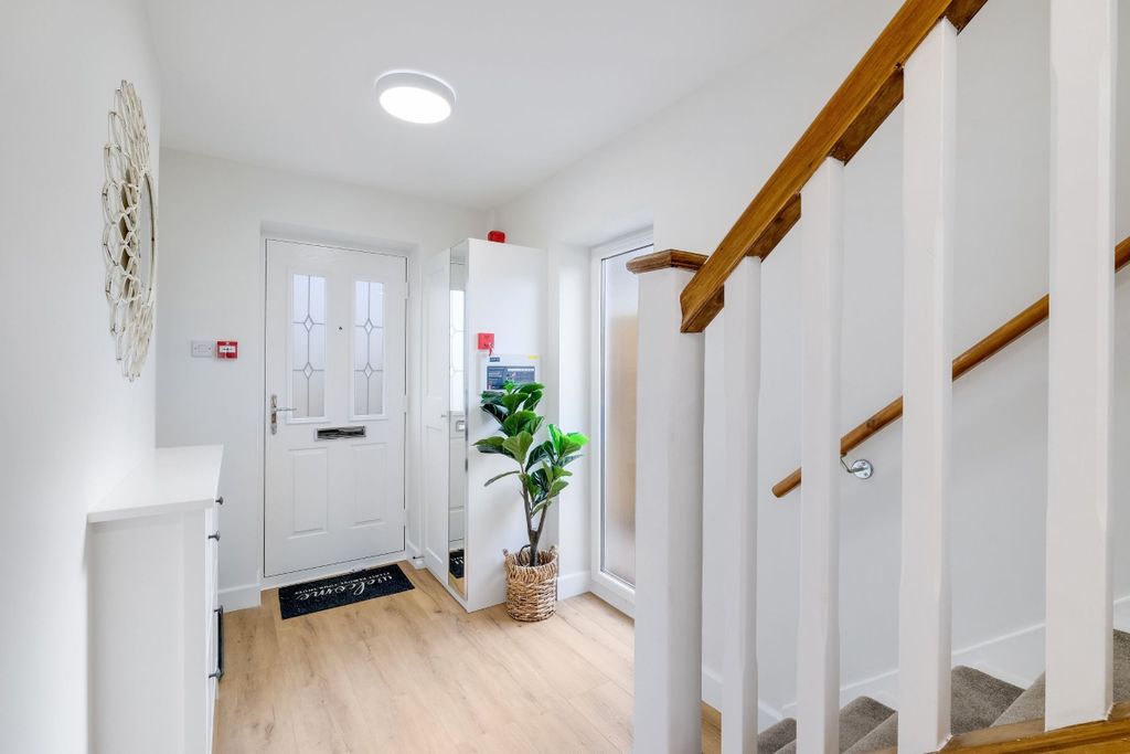Additional image 24 of 6 bed semi-detached house to rentChurch Road, Iver SL0
