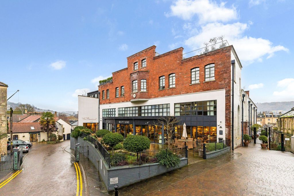 3 bed flat to rentFlat, The Tramshed, Beehive Yard, Bath BA1
