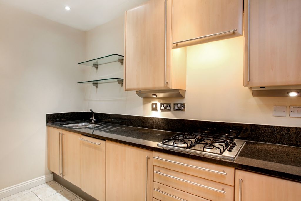 Additional image 3 of 2 bed flat to rentLongbourn, Windsor SL4