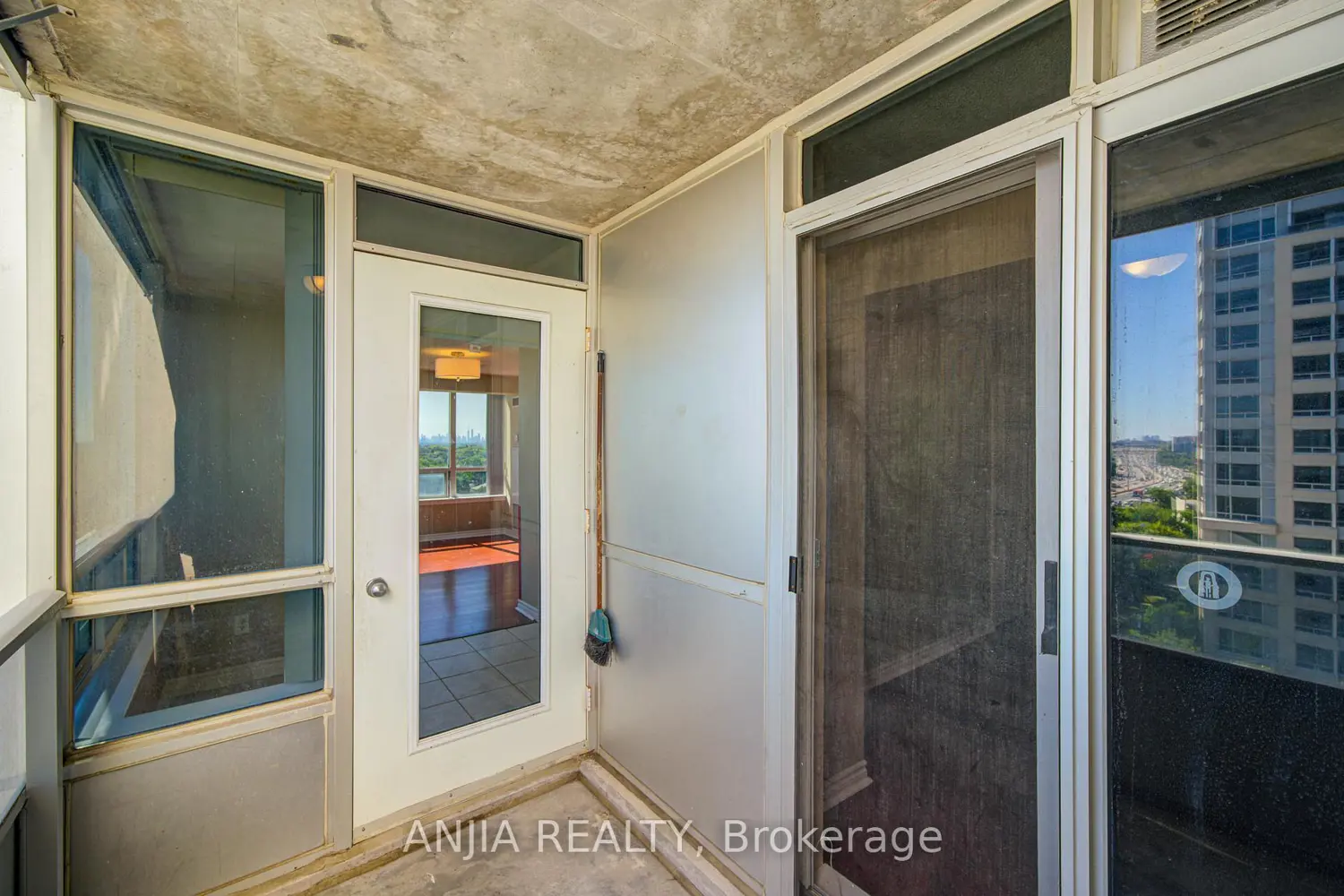 Additional image 17 of 1 Rean Drive 908