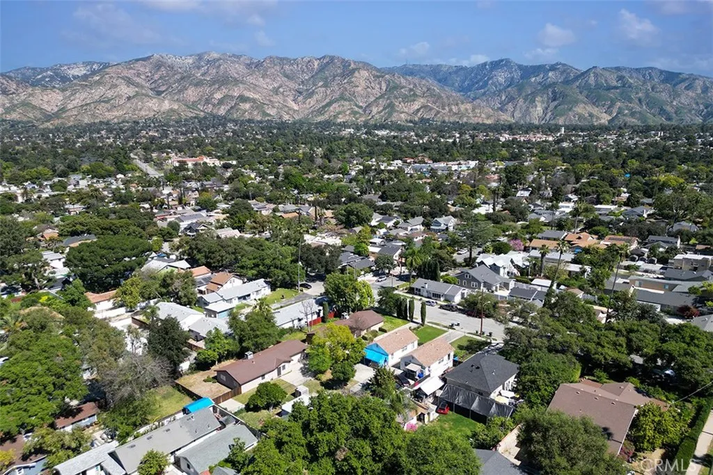 1911 N Summit Ave, Pasadena, CA 91103