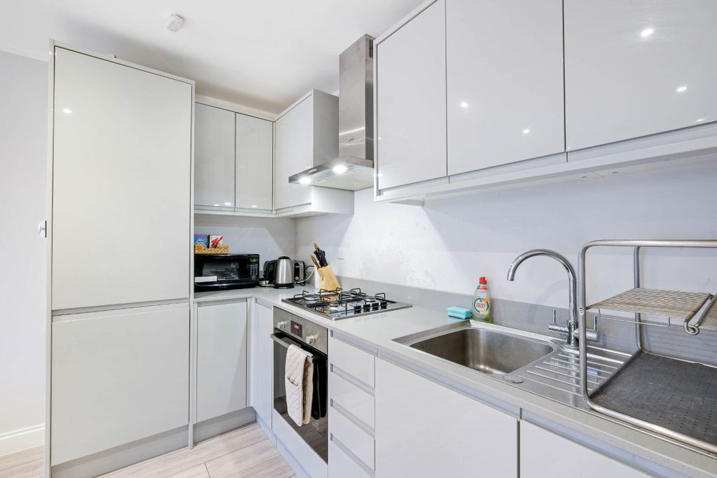 Additional image 7 of 2 bed flat to rentWest Wycombe Road, High Wycombe HP12