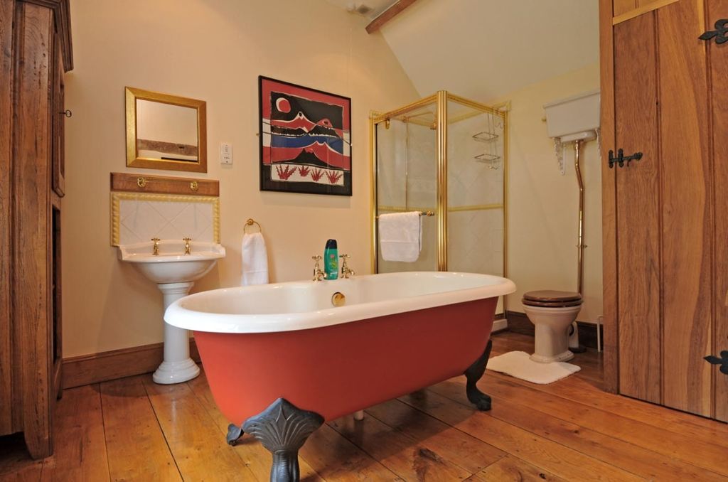 Additional image 12 of 5 bed barn conversion to rentKerves Lane, Horsham RH13