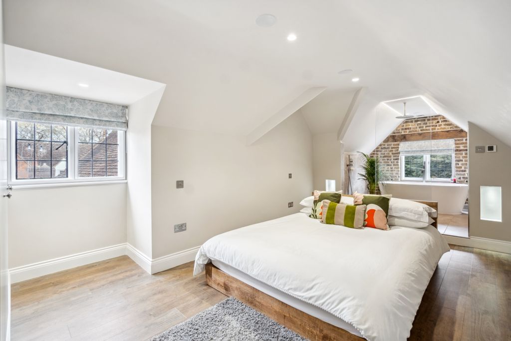 Additional image 10 of 3 bed flat to rentFramewood Road, Stoke Poges, Slough SL2
