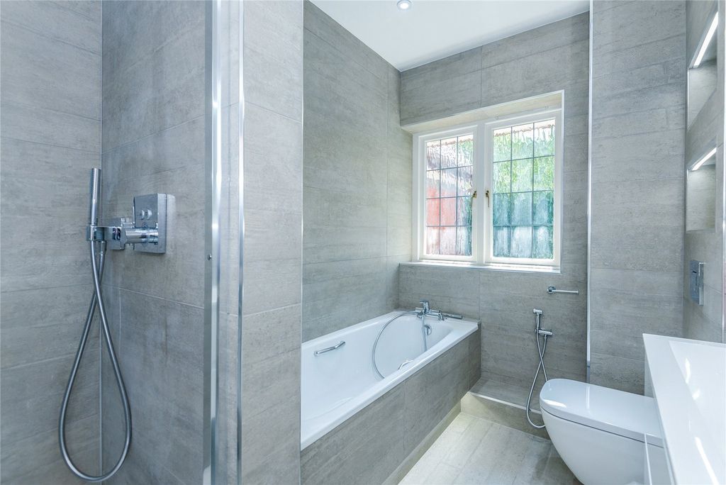 Additional image 12 of 6 bed detached house to rentDukes Kiln Drive, Gerrards Cross, Buckinghamshire SL9