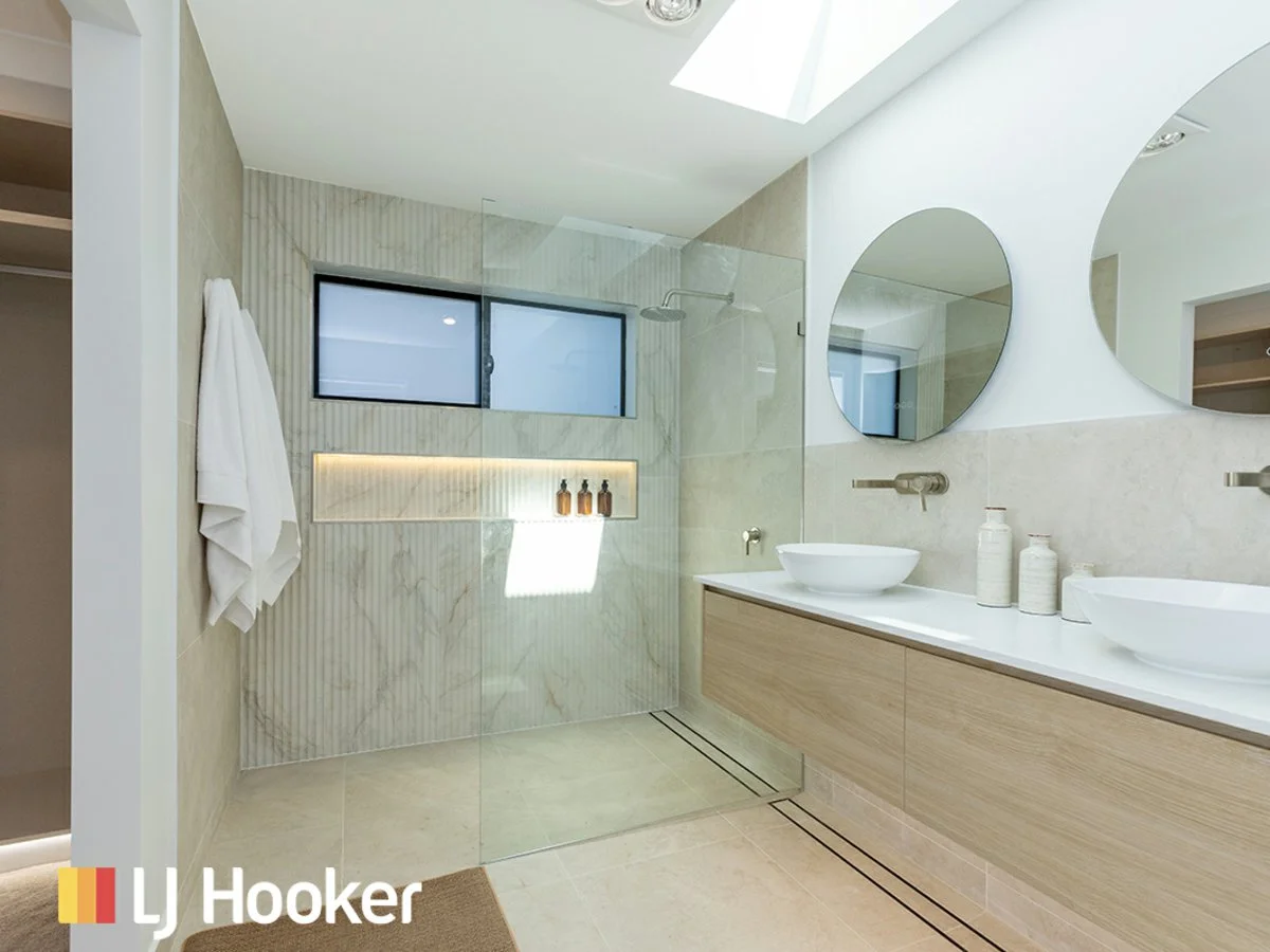 Additional image 3 of 2/221 Carthage Street, East Tamworth NSW 2340