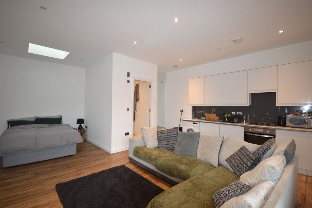Additional image 2 of Studio to rentFlat 5 Juniper House, 56A New Broadway, Worthing, West Sussex BN11