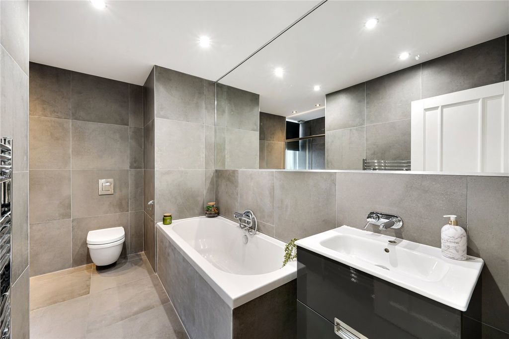 Additional image 17 of 2 bed flat to rentAdlington Road, Wilmslow, Cheshire SK9