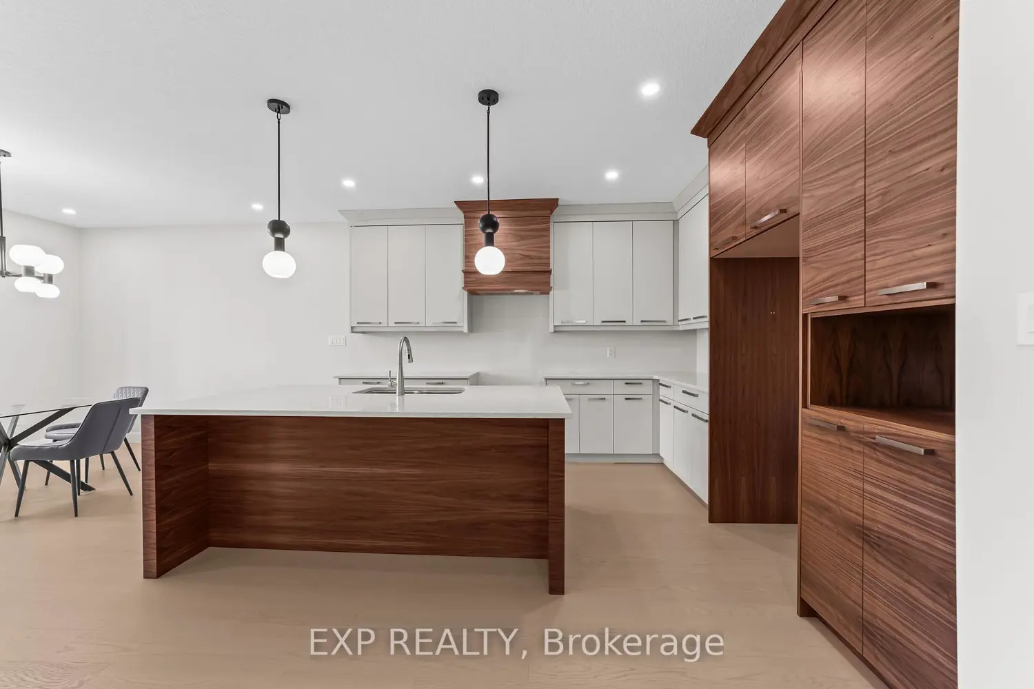 Additional image 7 of 421 Ontario Street