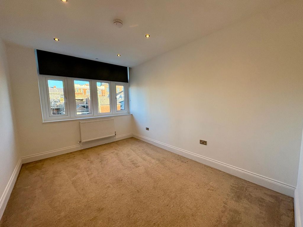 3 bed flat to rentSt Marys Gate, Derby DE1 photo 2