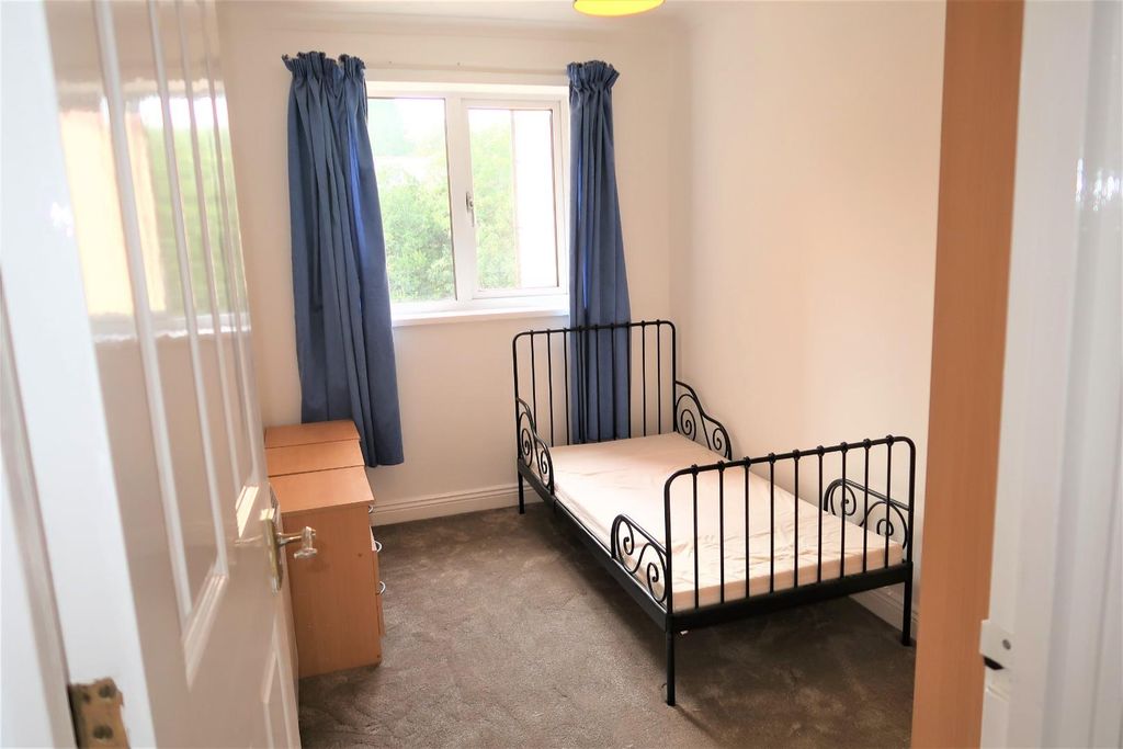 Additional image 10 of 2 bed flat to rentAlexandra Court The Esplanade, Penarth CF64