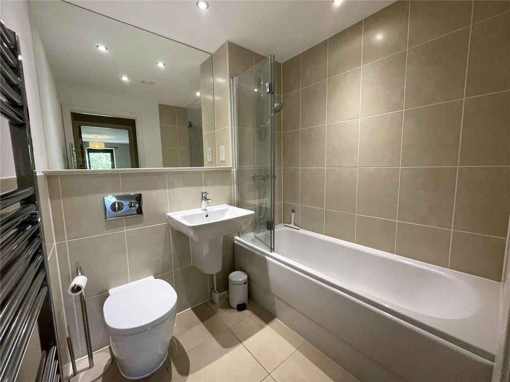 Additional image 6 of 2 bed flat to rentRacecourse Road, Newbury, Berkshire RG14