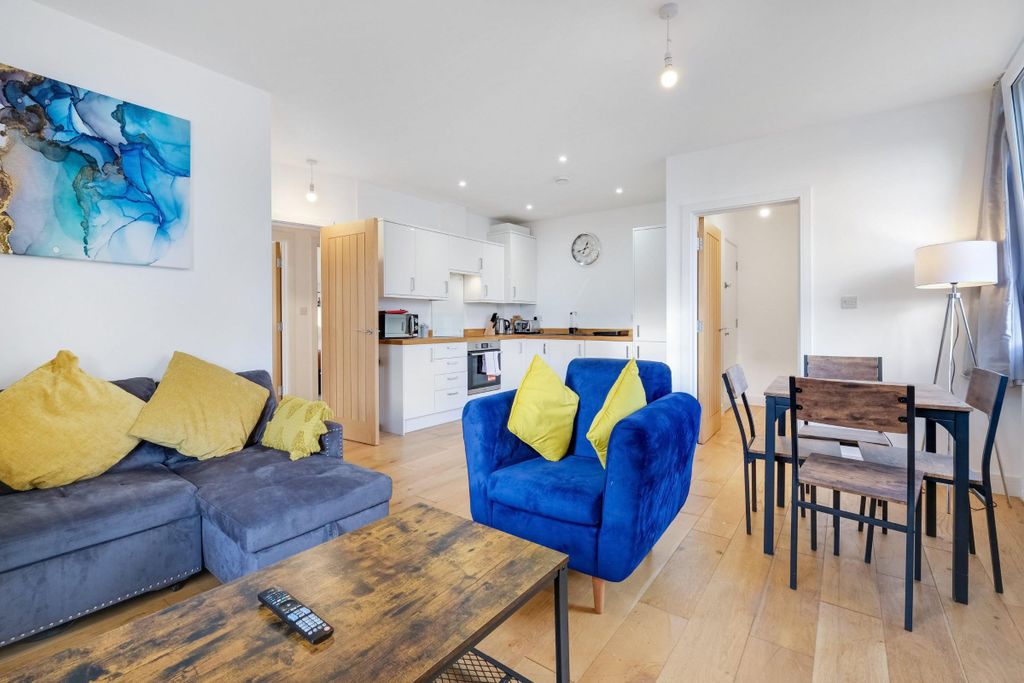 Additional image 7 of 2 bed flat to rentEaston Street, High Wycombe HP11