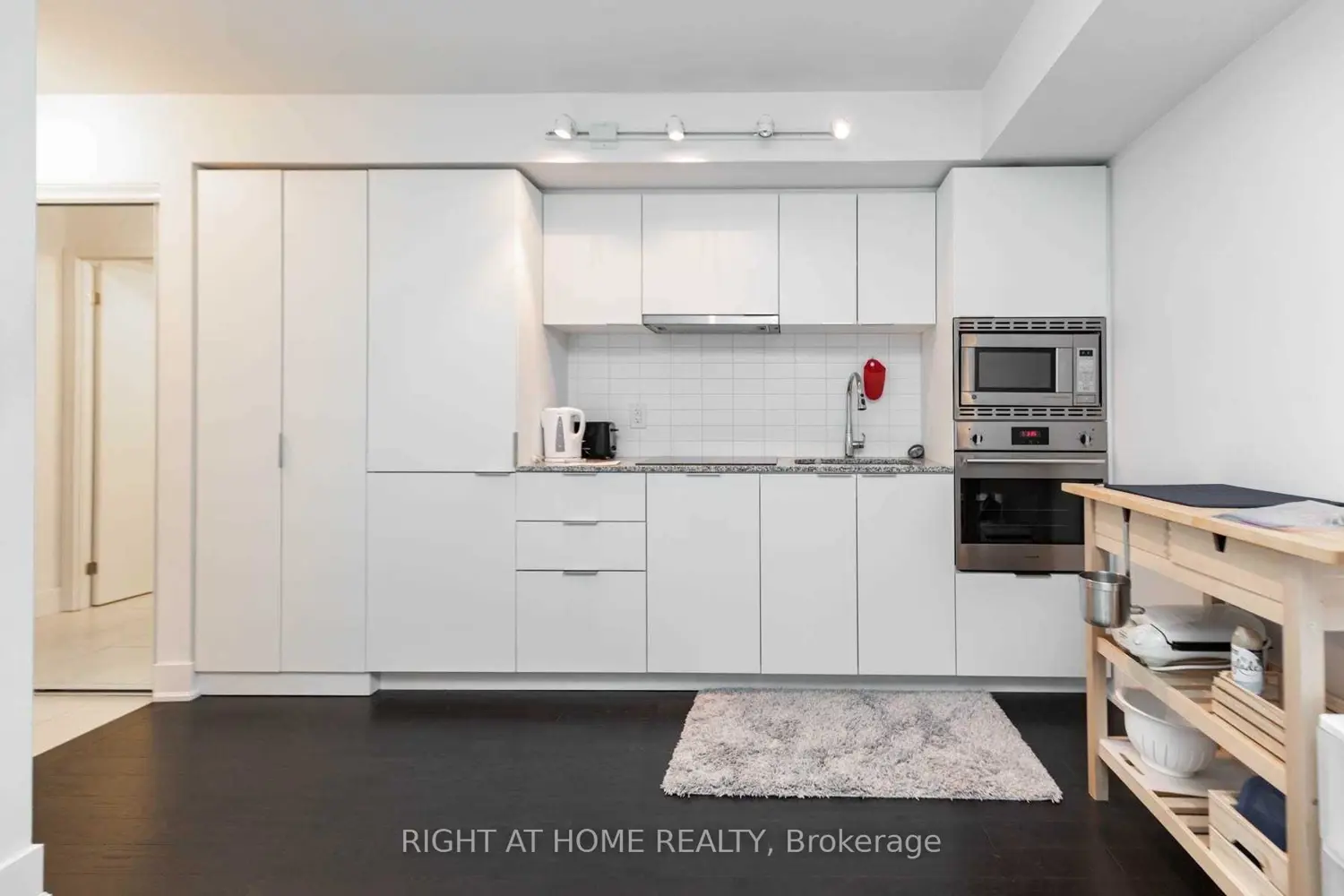 Additional image 8 of 955 Bay Street 1518