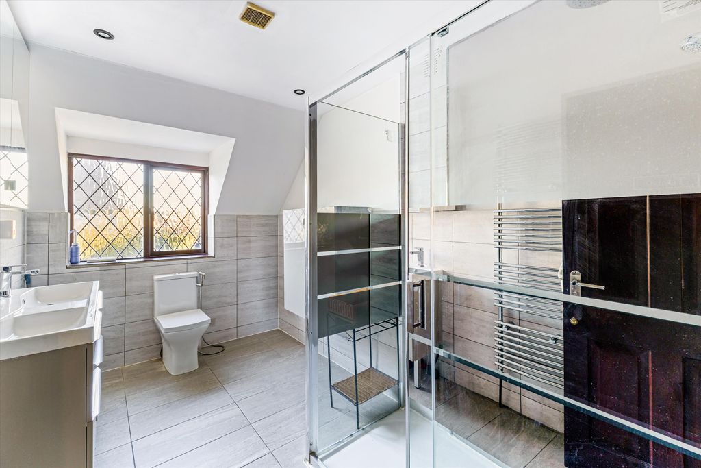 Additional image 10 of 5 bed detached house to rentLowlands, Fishery Road, Maidenhead, Berkshire SL6
