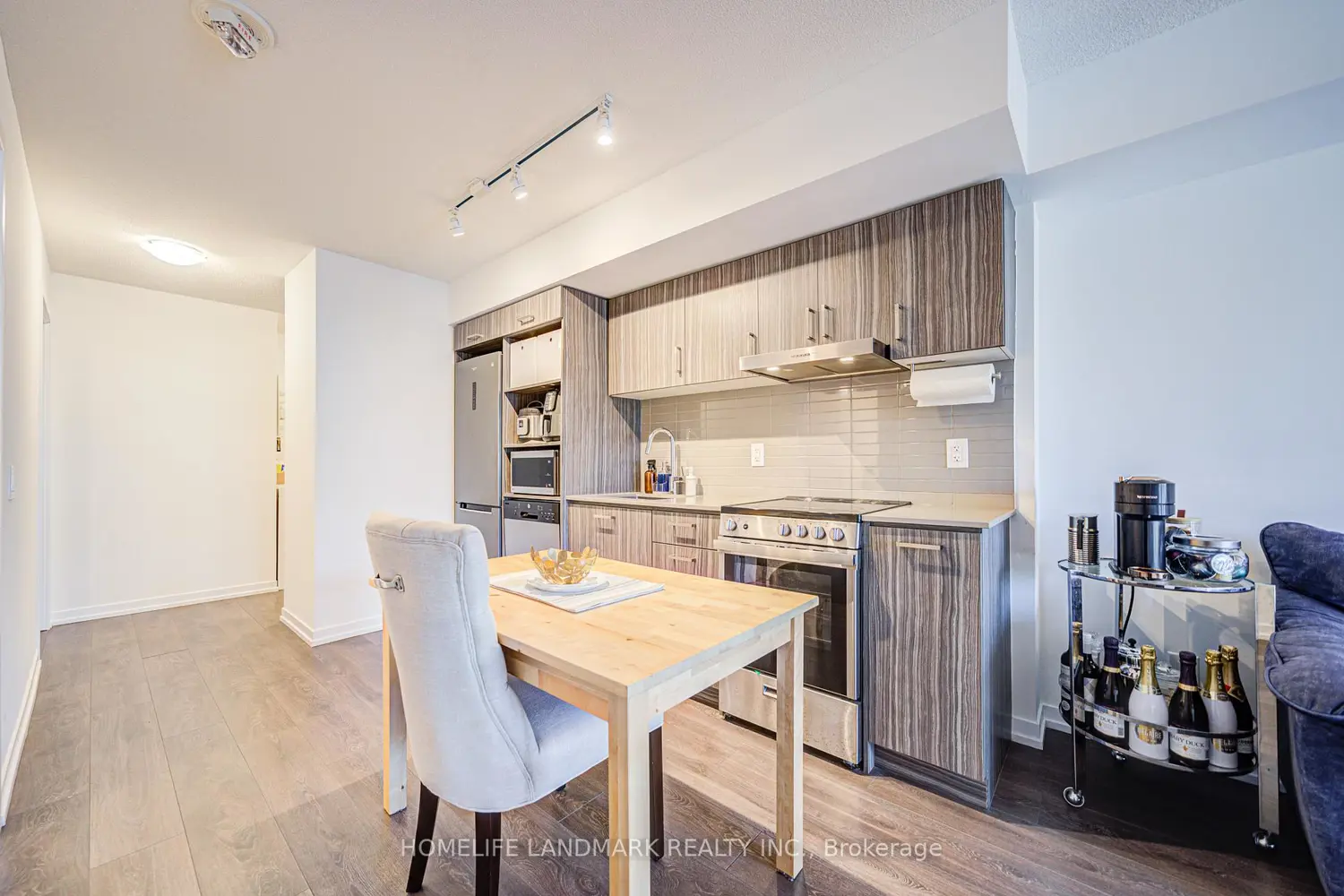 Additional image 8 of 219 Dundas Street 609