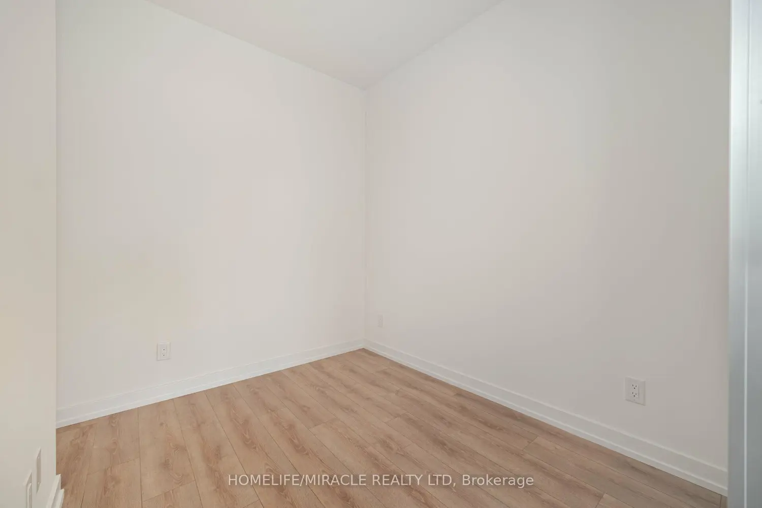 Additional image 7 of 500 Dupont Street 317