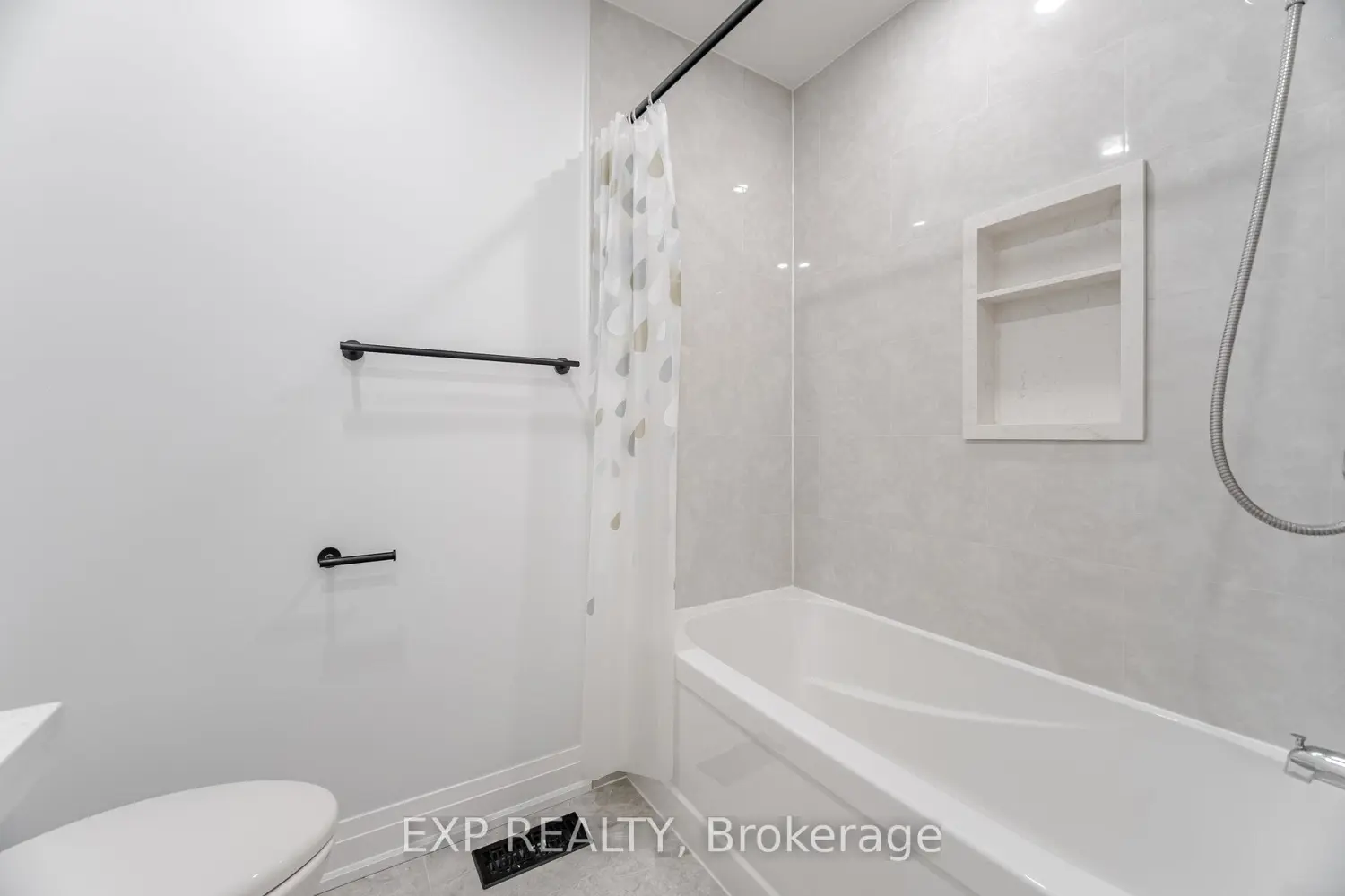 Additional image 14 of 32 Arco Circle